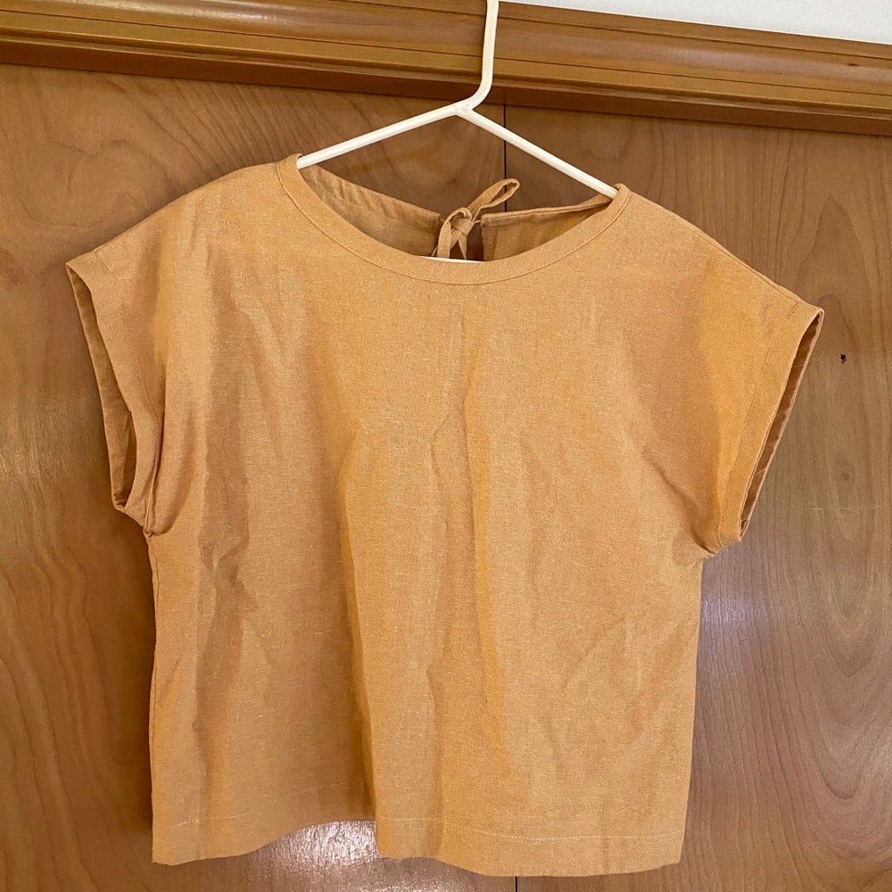 Cute linen boxy shirt, size medium. Slightly crop fit